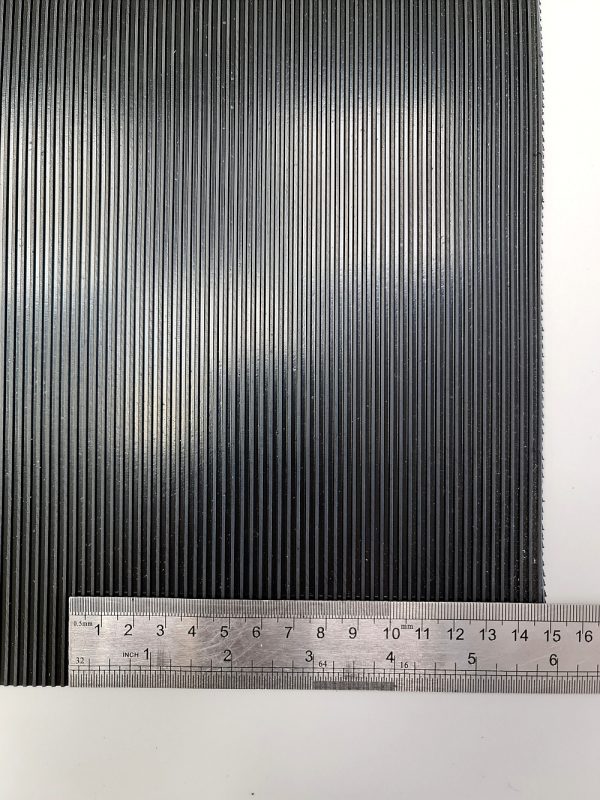 G1 - automotive rubber mat with a line pattern